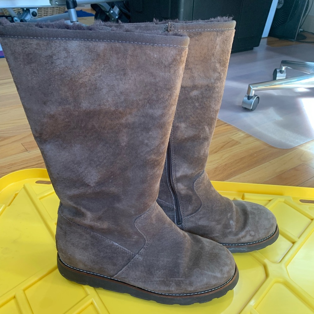 UGG Etta Brown Suede Leather Shearling Lined Side Zip Sole Size 8